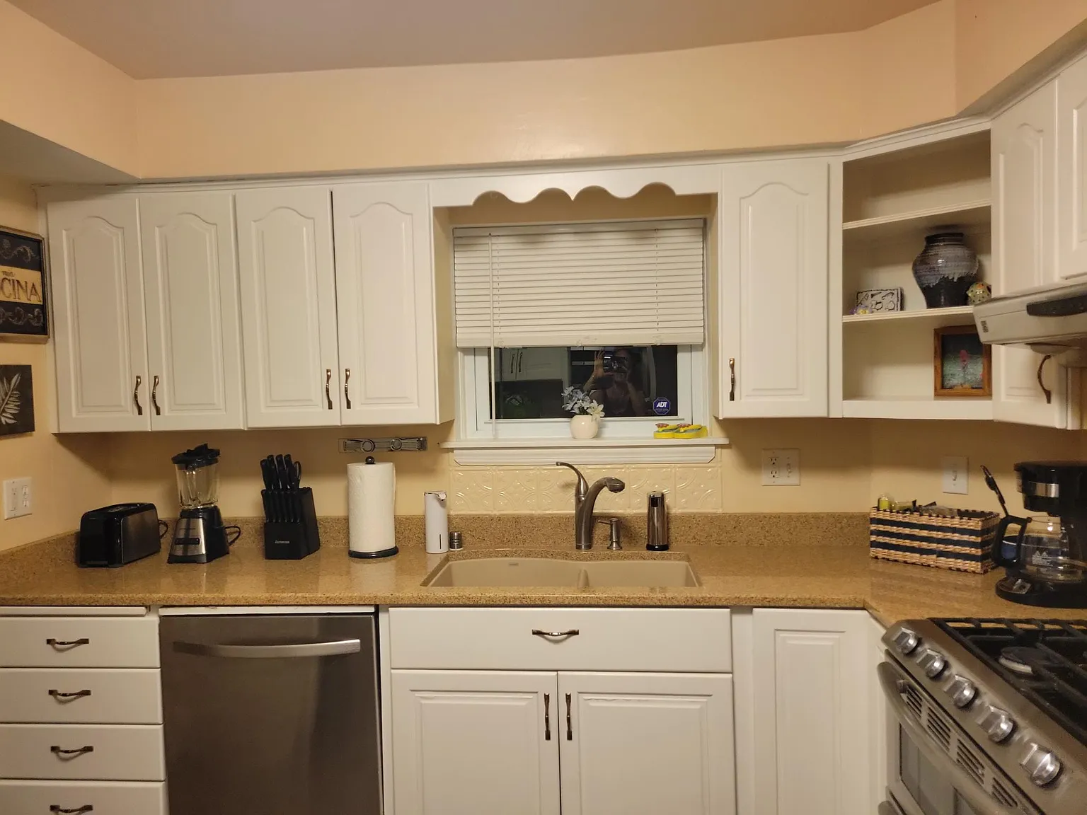4 bed, 2.5 bath, 2281 sqft, $5,000 — Photo 4