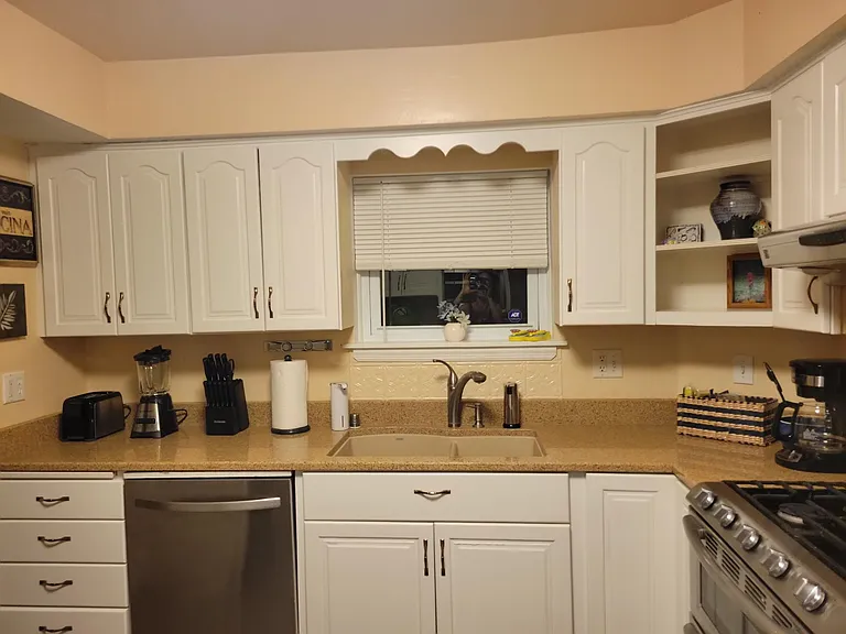 Stainless gas dual oven stove, fully stocked kitchen all cookware, dishes , glassware and utensils provided