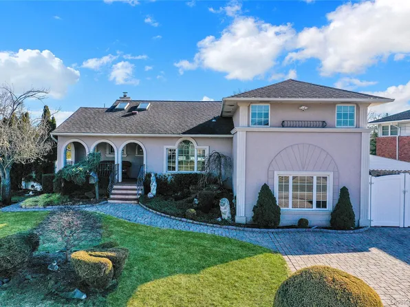 646 Kildare Crescent, Seaford, NY 11783