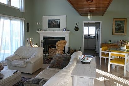 3rd image of 6 Peconic Cres