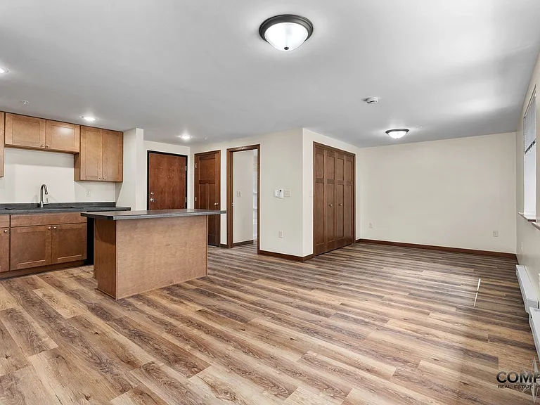 610 Gray St Apartments — Photo 8