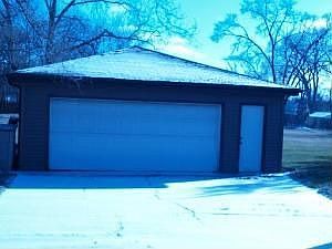 4th image of 15541 Leclaire Ave