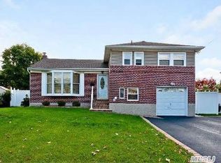 7 Tudor Rd, Hicksville, NY 11801