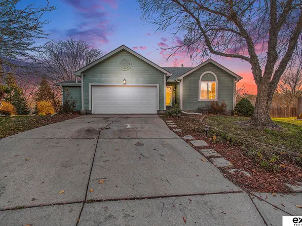 2916 N 153rd Cir, Omaha, NE 68116