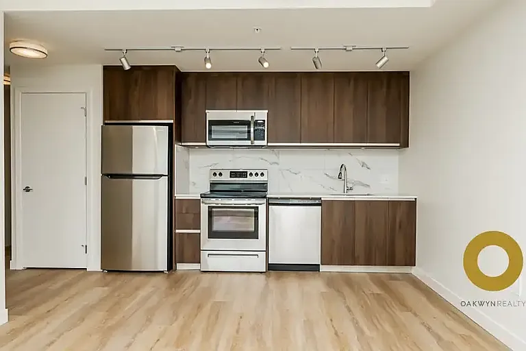 6137 Cambie St #701 — Photo 1