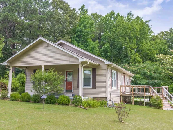 52 Cox Dr, Selmer, TN 38375