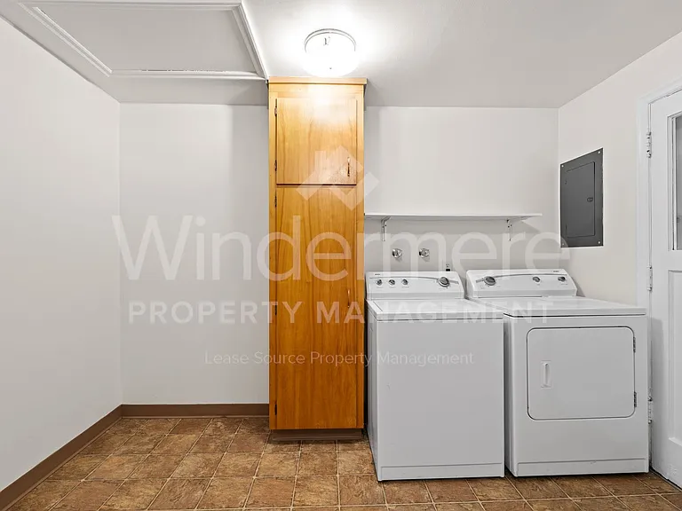 5723 N Milton St — Photo 7