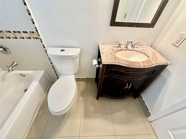 1540 SW 5th Pl #4 — Photo 35