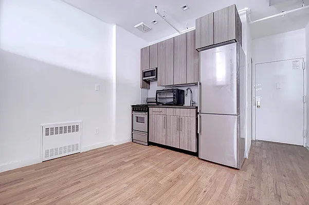 Rented by Urbane Brokerage | media 6