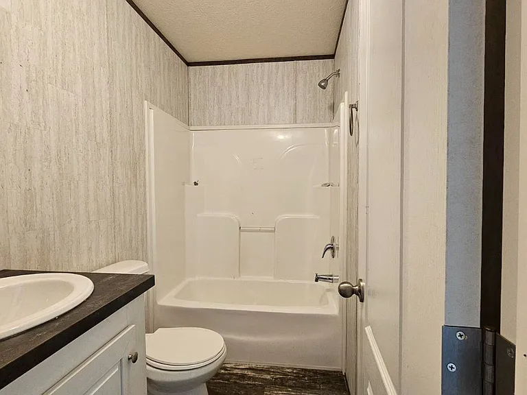 5434 S Kansas Ave — Photo 8