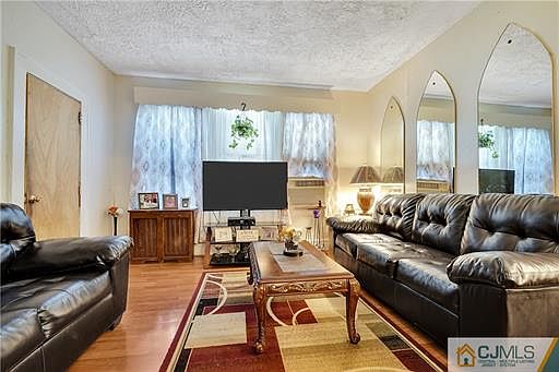 3rd image of 70 Vermont Ave