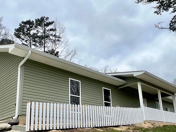 2nd image of 1032 Woodgate Rd