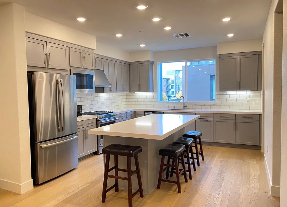 2 bed, 1273 sqft, $4,100 — Photo 4