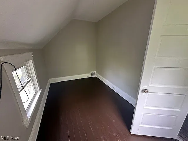 9710 Aetna Rd — Photo 10