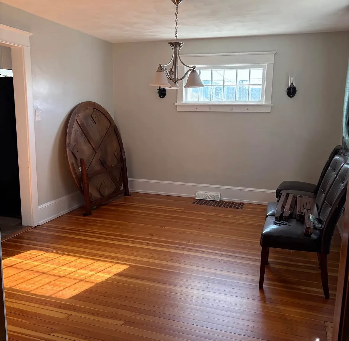 4 bed, 1.5 bath, 1900 sqft, $1,900 — Photo 4