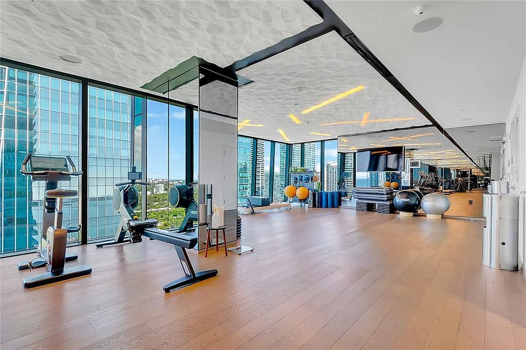 1 bed, 1.5 bath, 777 sqft, $5,500 — Photo 3