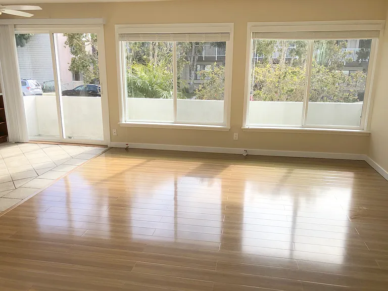 419 Avenue G — Photo 1
