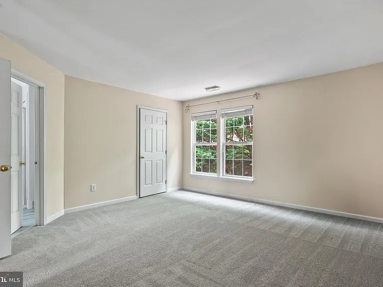 929 N York Dr — Photo 15