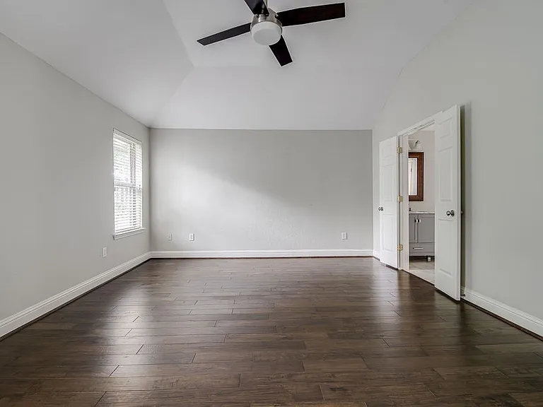 218 E Creekview Dr — Photo 14