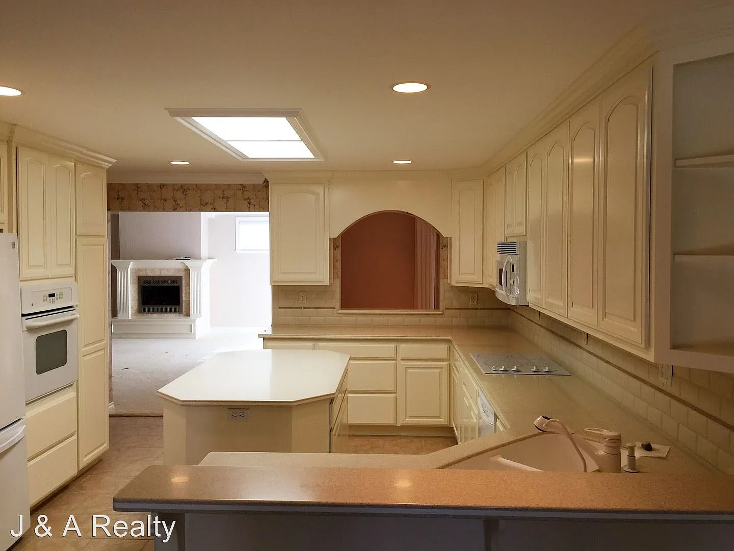 38461 Kimbro St photo 1