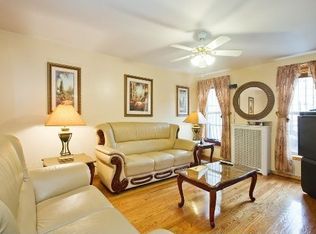560 40th St, Brooklyn, NY 11232