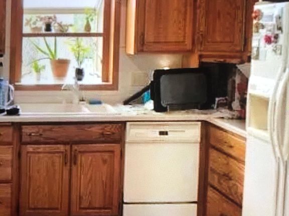 3rd image of 1045 N Lexington Dr