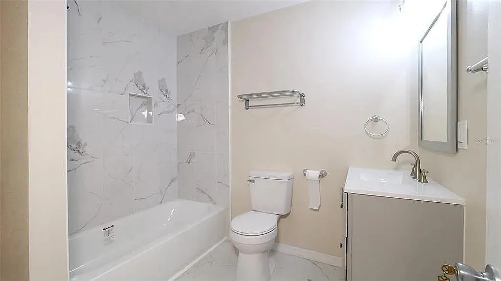 4 bed, 2.0 bath, 1905 sqft, $741 — Photo 3