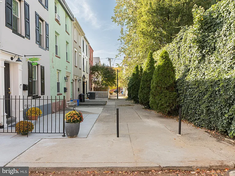 704 Miller St — Photo 2