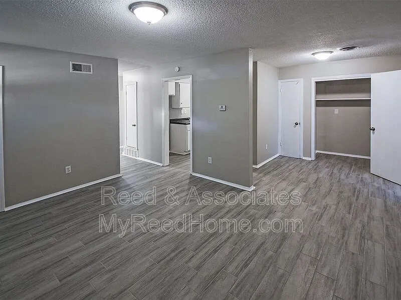 4 bed, 2.0 bath, 1559 sqft, $1,450 — Photo 2