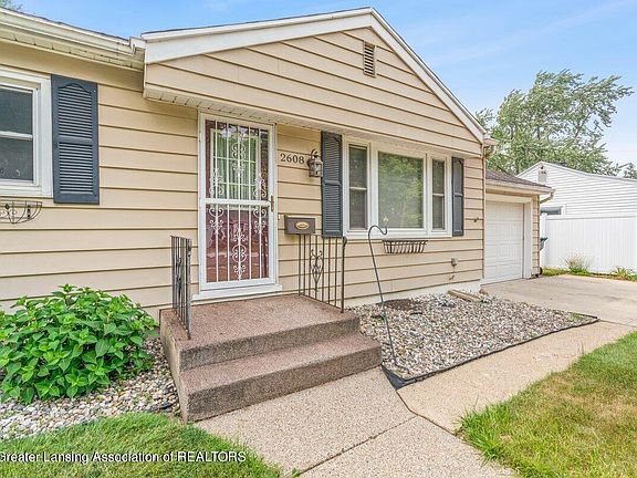 4th image of 2608 Pattengill Ave