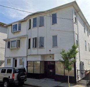 722 Dexter St, Central Falls, RI, 02863