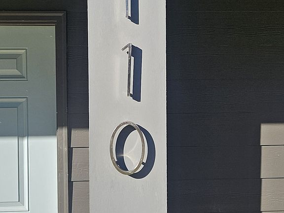 5th image of 110 Acacia Ct #A
