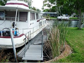 3rd image of 2060 NW 18th St