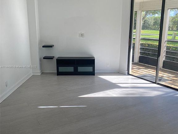 4th image of 20400 W Country Club Dr APT 105