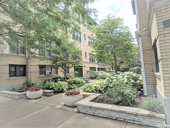3rd image of 4312 N Clarendon Ave APT 1200