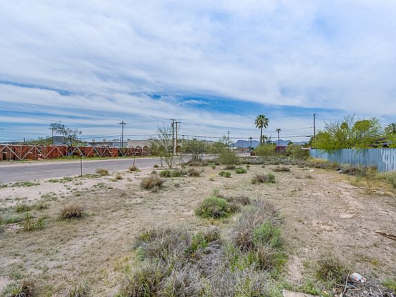 5th image of 2101 N Oracle Rd