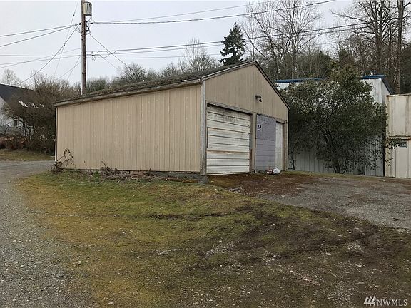 2nd image of 2702 Pioneer Way E
