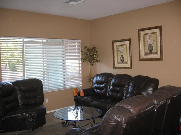 4th image of 44149 W Garden Ln