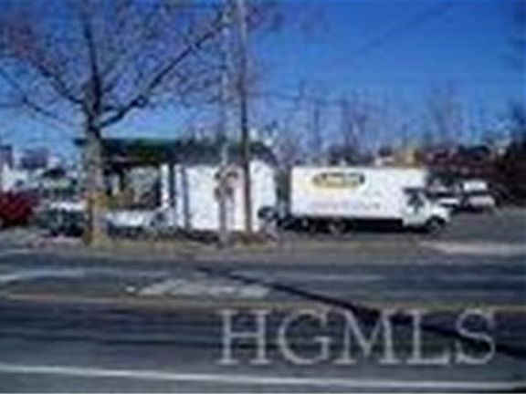 4th image of 200 E Sandford Blvd
