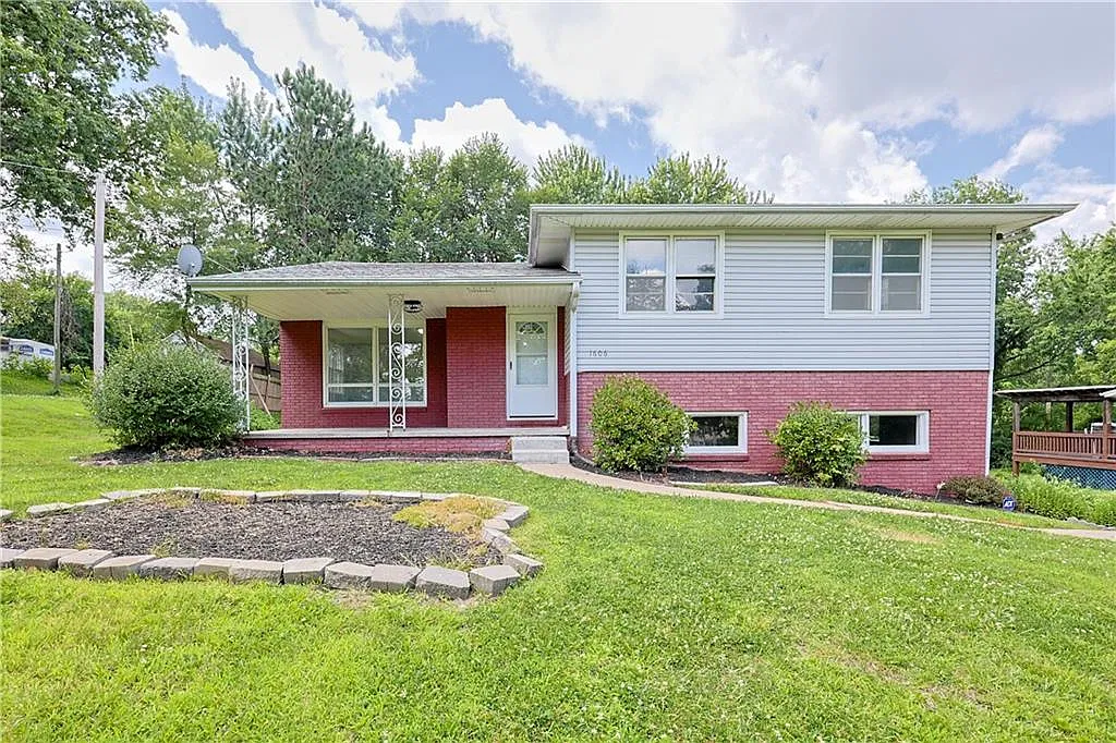 4 bed, 1939 sqft, $2,100 — Photo 1