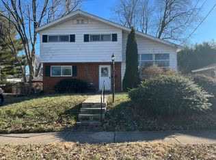 5912 Holland Rd, Rockville, MD 20851