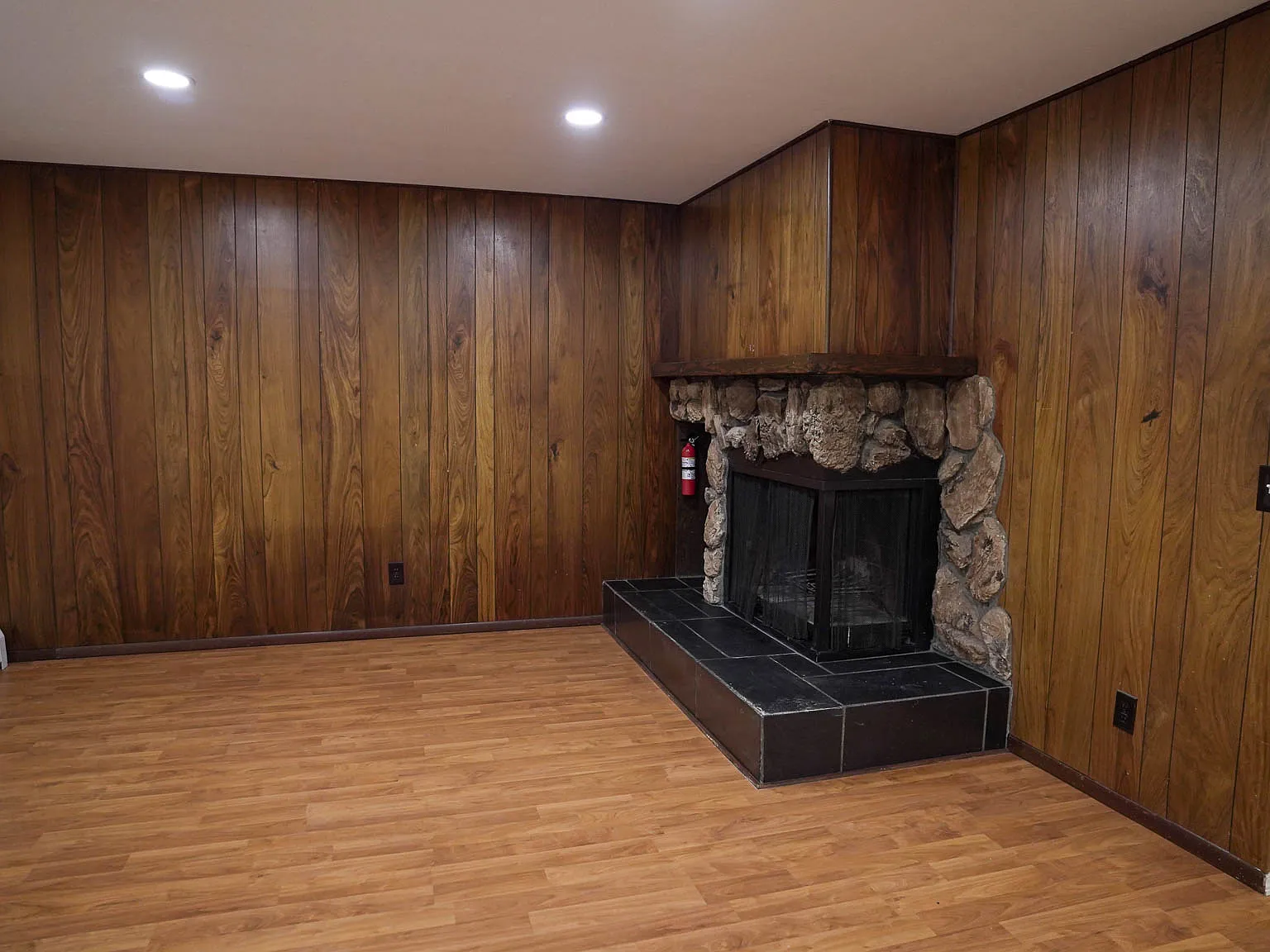 3 bed, 1000 sqft, $2,000 — Photo 3