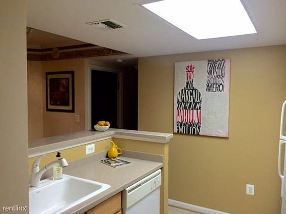 4th image of 3835 9th St N APT 202E