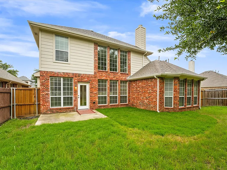 8204 Hitching Trl — Photo 18