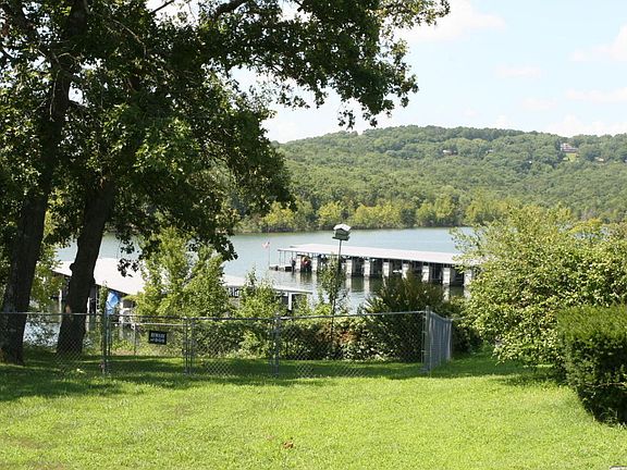3rd image of 136 Lakeshore Dr