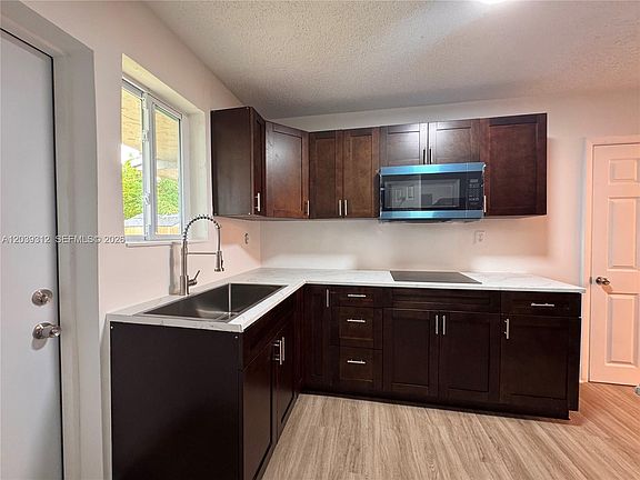 4th image of 3632 SW 87th Ave