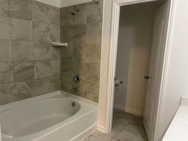 2524 Bryan Park Ln — Photo 3