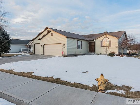 3rd image of 4730 Cumberland Dr
