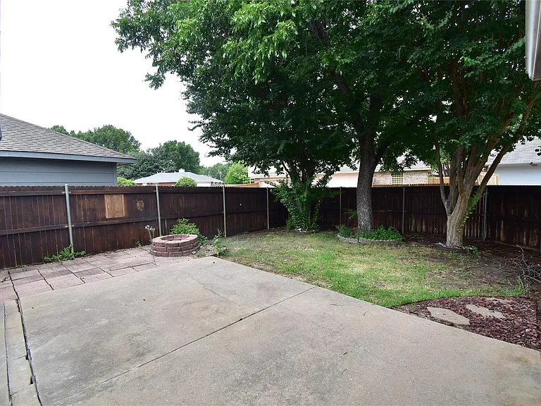 7837 Roundtable Rd — Photo 18