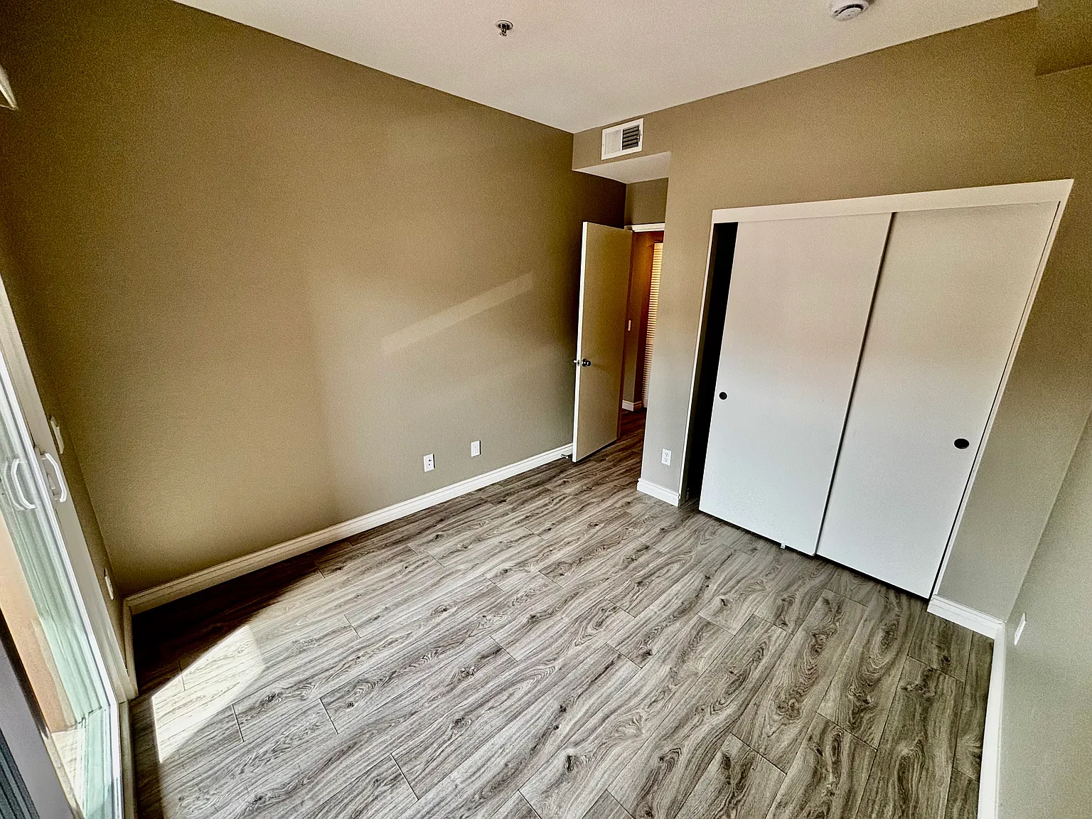 838 N Palm Ave — Photo 4